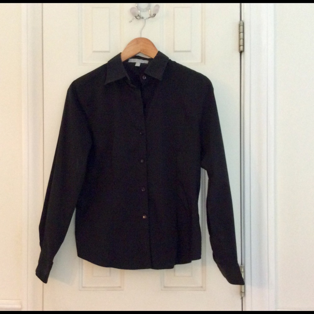 Black wrinkle free fitted stretch shirt. Size 8